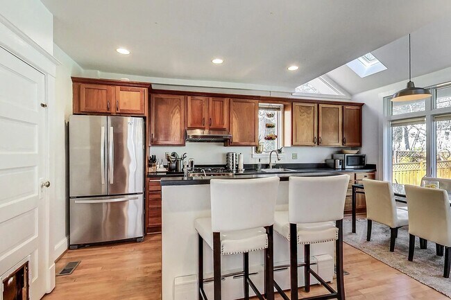 Building Photo - Palisades, NW Washington, DC - Beautiful 4...