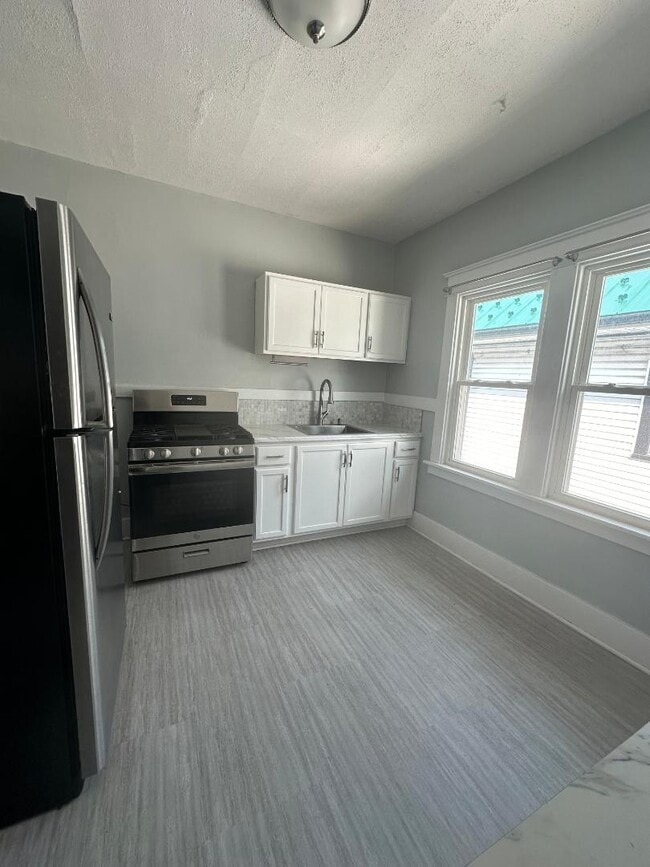 Building Photo - 252 Cumberland Ave