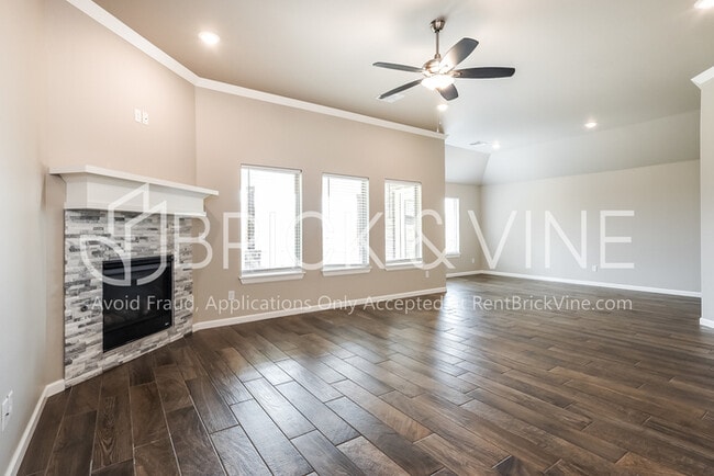 Building Photo - 5224 White Gold Ave