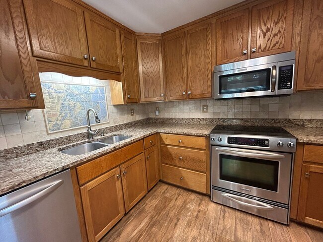 Building Photo - Charming 2 Bedroom/2.5 Bathroom home in Sandfly