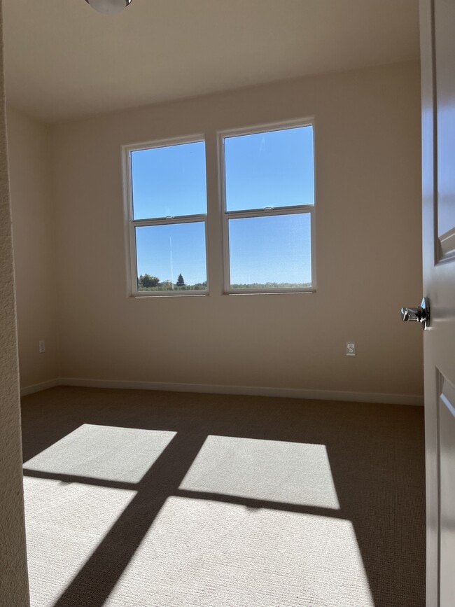 Building Photo - 1761 Lockwood Dr