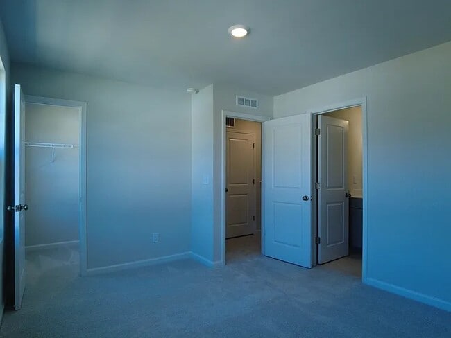 Building Photo - 5106 Fir Tree Ln