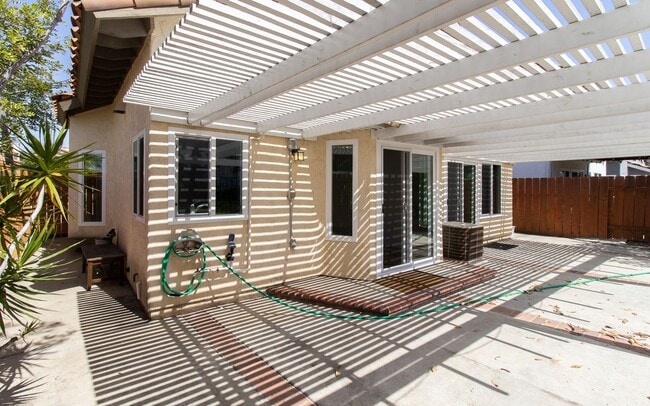 Building Photo - Updated Rancho Del Oro 3 bedroom 2 bath home