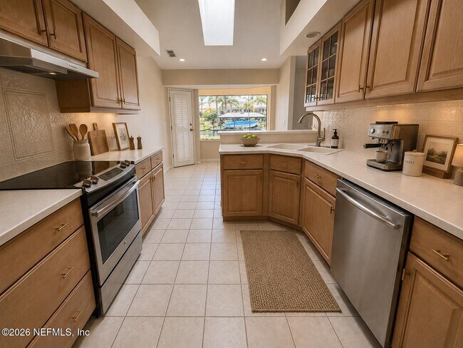 Building Photo - 20 Clarendon Ct N