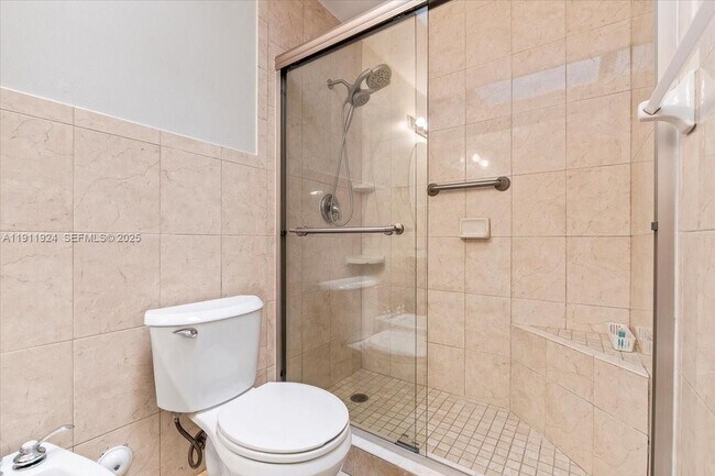 Building Photo - 2650 Scott St