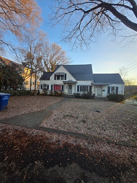 Building Photo - 204 S West St