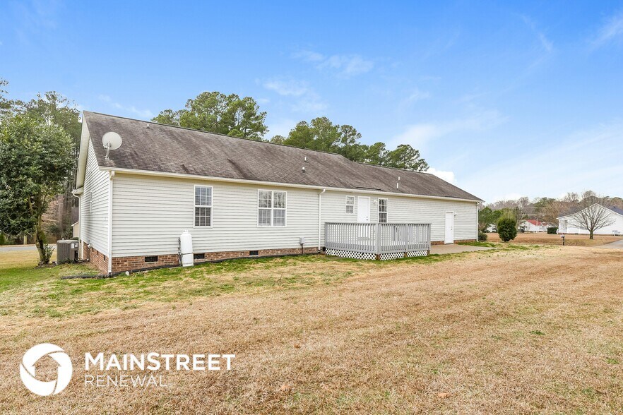 Building Photo - 151 Saleen Dr