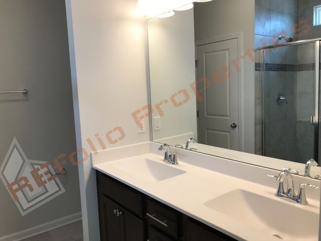 Building Photo - Beautiful 3 Story 4 Bedrooms 2 Car Garage ...