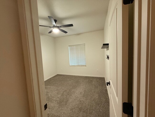 Building Photo - Spool home corner lot in the Foothills