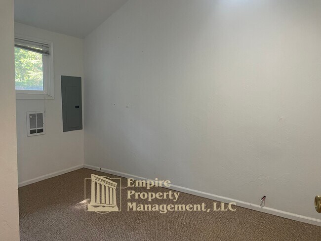 Building Photo - 87948 8th St