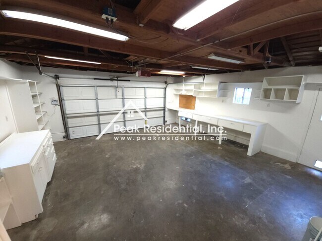 Building Photo - Nice 3bd/1.5 ba Carmichael Home With RV Access!