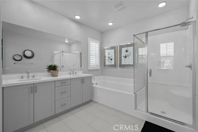 Building Photo - 2621 E Clara Ln