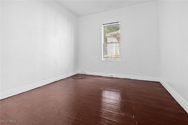 Building Photo - 740 Fern St