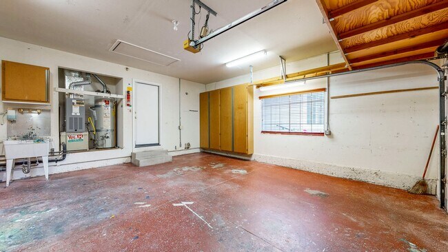 Building Photo - 7971 Oakmont Dr