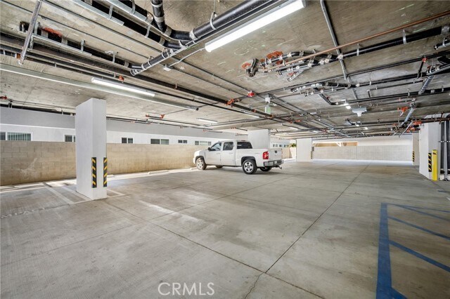 Building Photo - 10657 Moorpark St