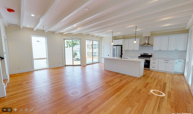 Building Photo - 65 Cameron St