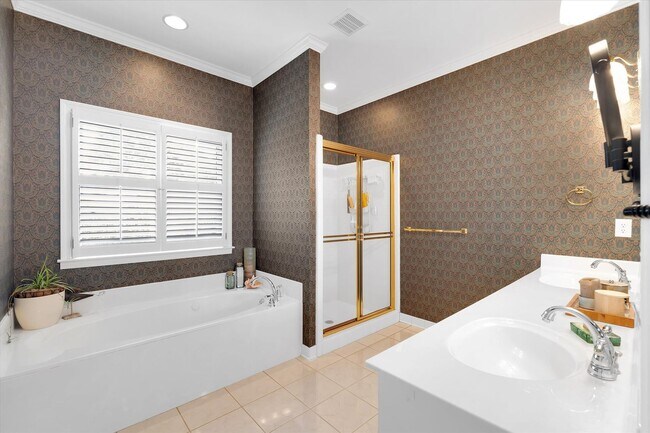Building Photo - Beautiful Home in the Heart of Greenville