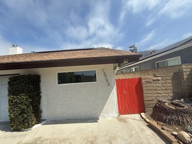 Building Photo - ADU 2 Bedroom for Rent in Sylmar!