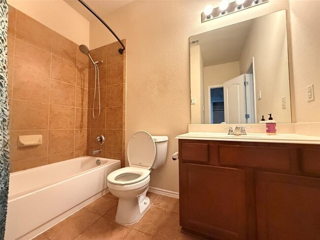 Building Photo - 2701 Pedernales Falls Dr