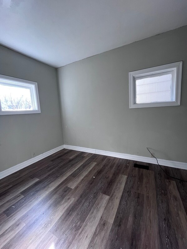 Building Photo - 2103 Niagara St