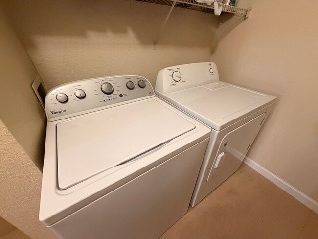 Building Photo - 2/2 Mirabella- Gate Pkwy Condo with Private Ground-Floor Entry & Balcony! MOVE IN SPECIAL!