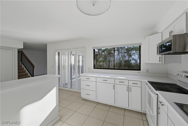 Building Photo - 514 11th Ave S