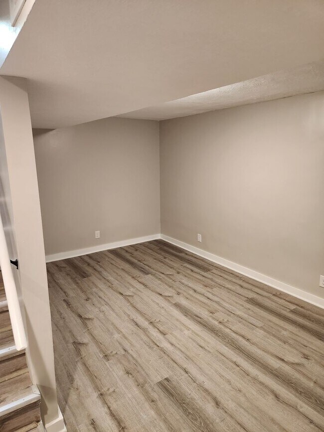 Building Photo - 3/2/1 Newly remodeled Plattsmouth house!