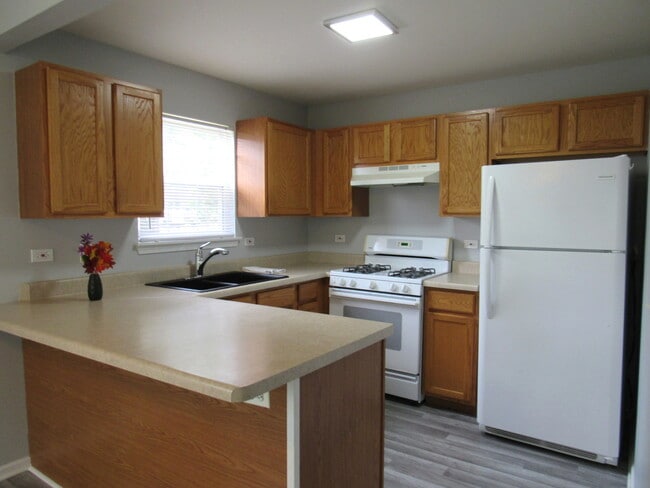 Building Photo - 1202 N Red Oak Cir