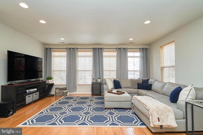 Building Photo - 3061 Waterloo Ln