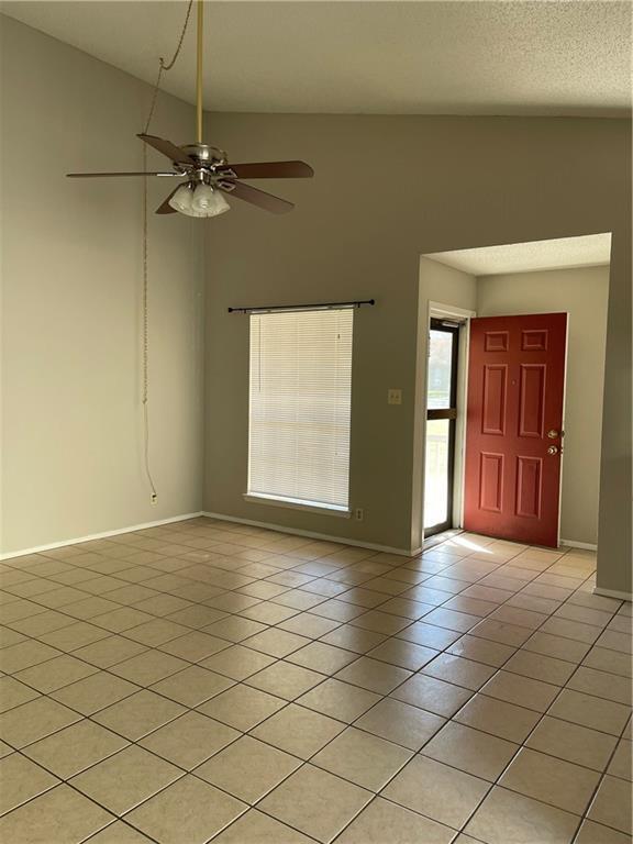 Building Photo - 8704 Pineridge Dr