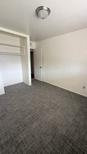 Building Photo - 1204 W 7th St