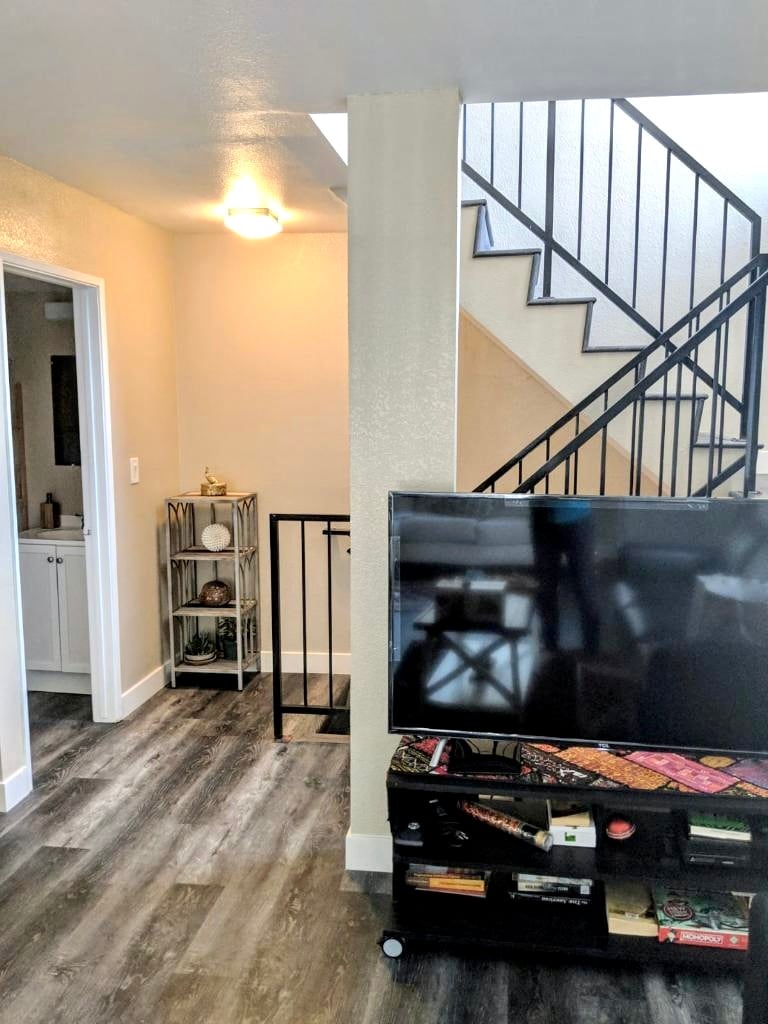 Building Photo - 259 N Chester Ave