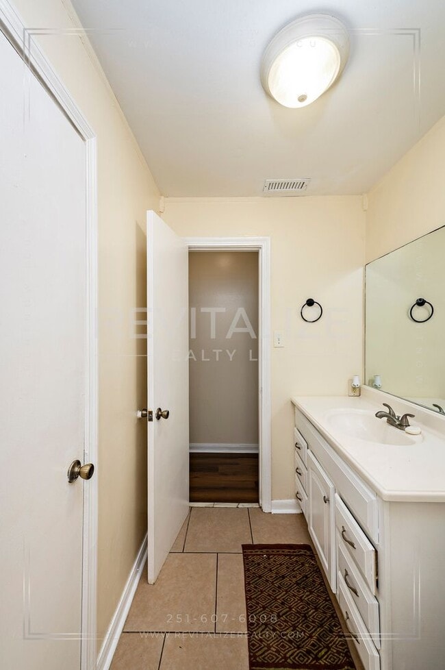 Building Photo - Newly Renovated 3 Bed 2 Bath Home in Mobile