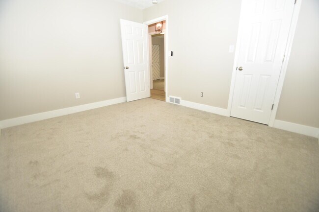 Building Photo - 3805 Wedgewood Ct