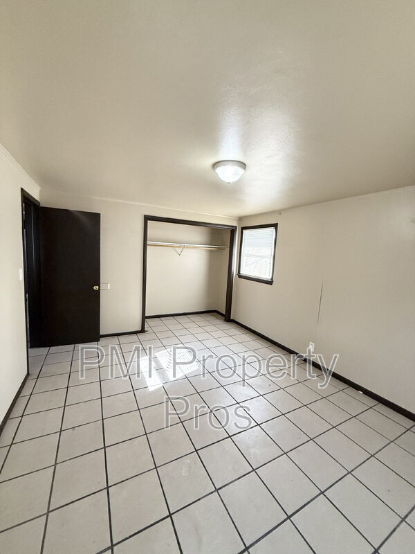 Building Photo - 6537 N 58th St