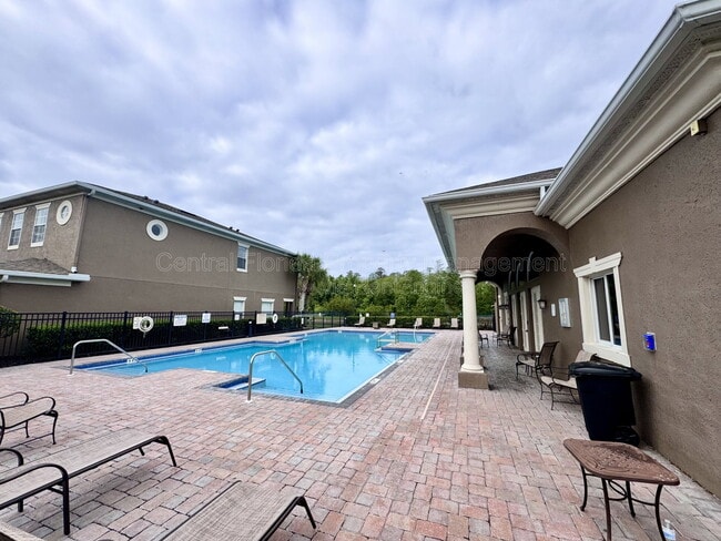 Building Photo - 3411 Wilshire Way Rd