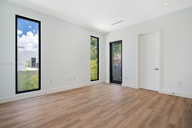 Building Photo - 2962 Coconut Ave