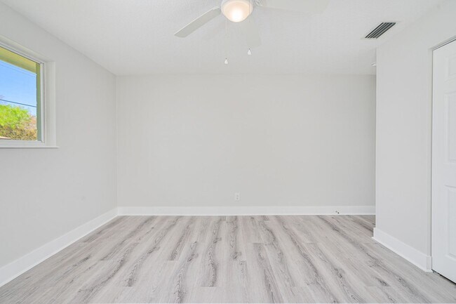 Building Photo - Fully Remodeled 2-Bedroom Home in Prime Or...
