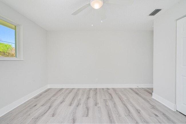Building Photo - Fully Remodeled 2 Bedroom Home in Prime Ormond Location