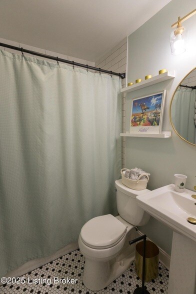 Building Photo - 720 Gheens Ave