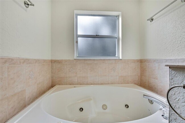 Building Photo - 12052 Jade Ave