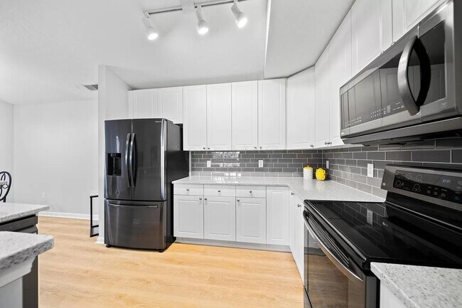 Building Photo - 7774 Essex Gate Dr