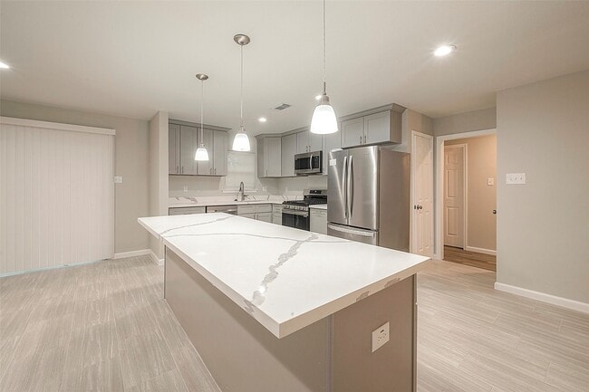 Building Photo - 5755 Heron Dr