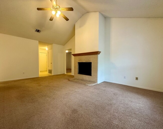 Building Photo - 638 Park Place Drive