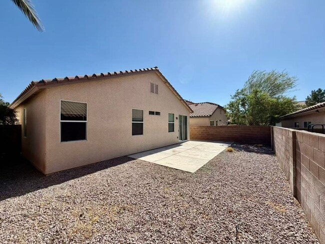 Building Photo - Beautiful single one-story home