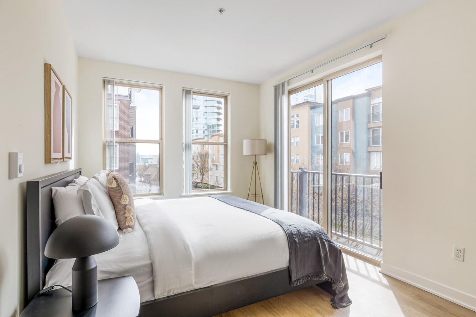 Building Photo - 11000 NE 10th St