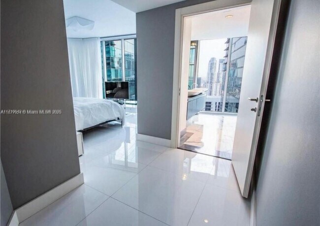 Building Photo - 200 Biscayne Blvd Way