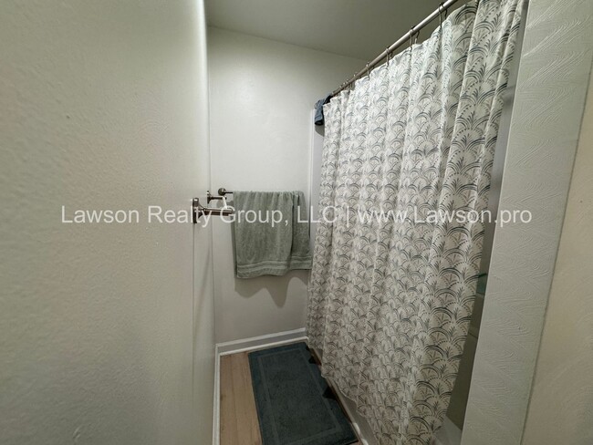 Building Photo - Large Raleigh Court Home on a Corner Lot