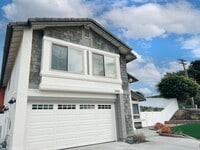 Building Photo - Spacious & Luxurious 4 Bed / 3 Bath Upper Level Unit in Fire Mountain