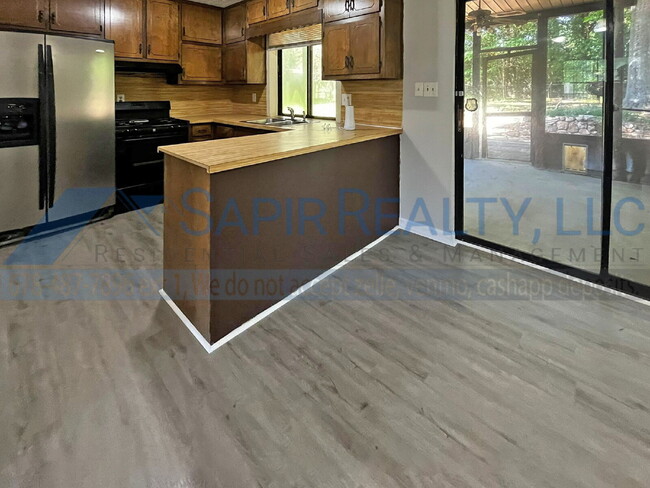 Building Photo - 106 Springwood Valley Rd